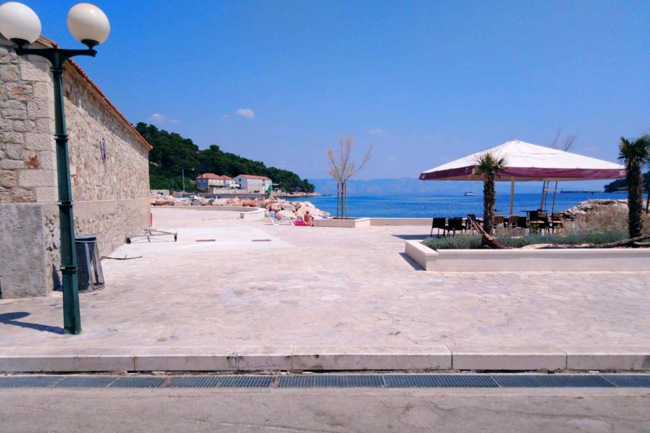 Apartments By The Sea Jelsa, Hvar - 11319 젤사 외부 사진