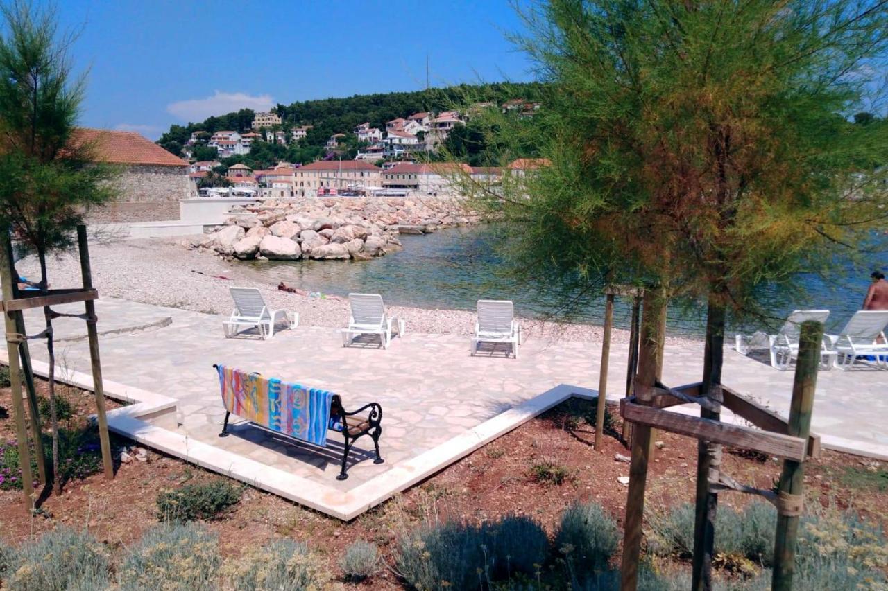 Apartments By The Sea Jelsa, Hvar - 11319 젤사 외부 사진