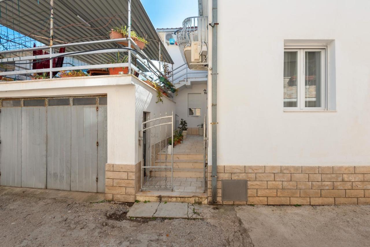 Apartments By The Sea Jelsa, Hvar - 11319 젤사 외부 사진