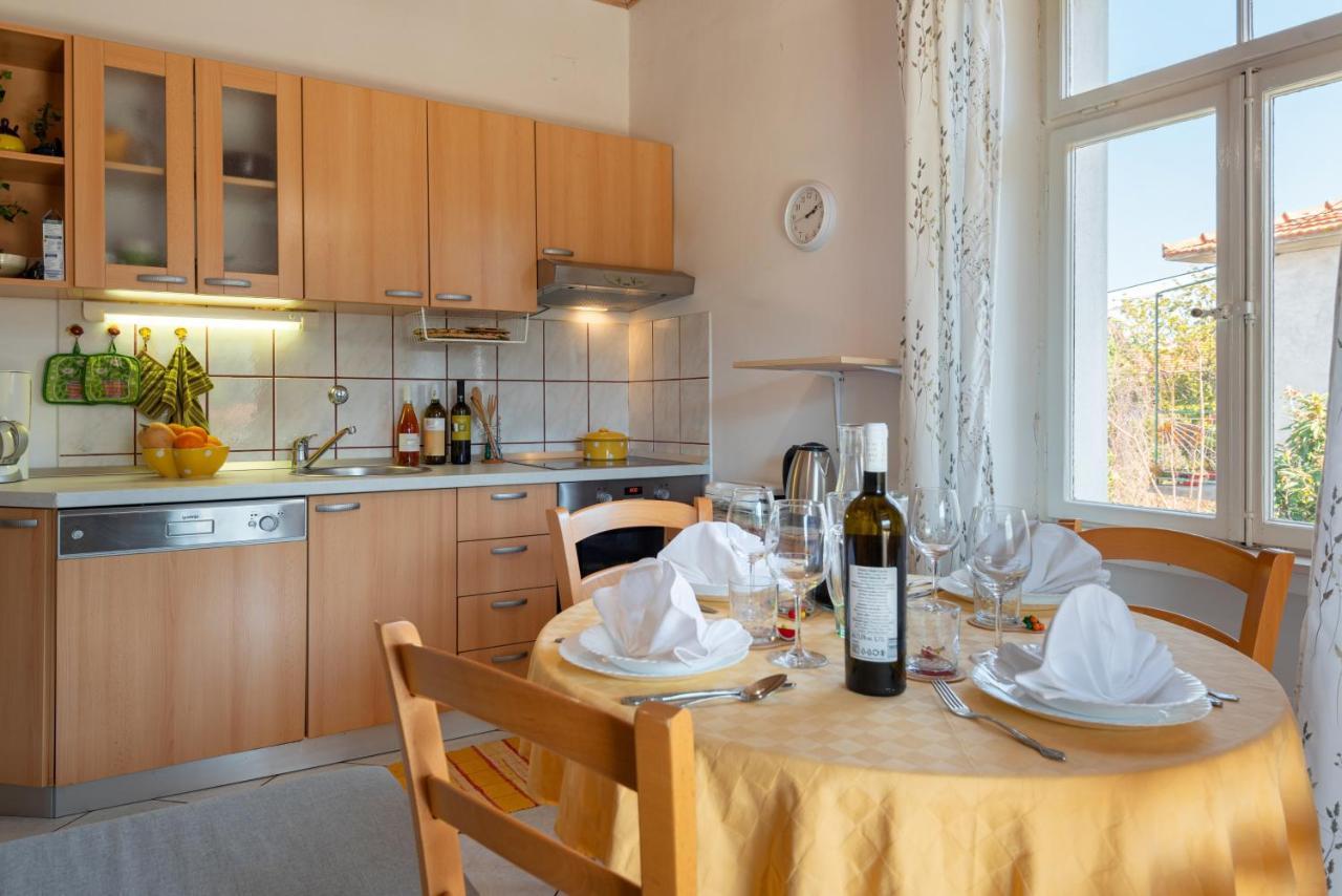 Apartments By The Sea Jelsa, Hvar - 11319 젤사 외부 사진