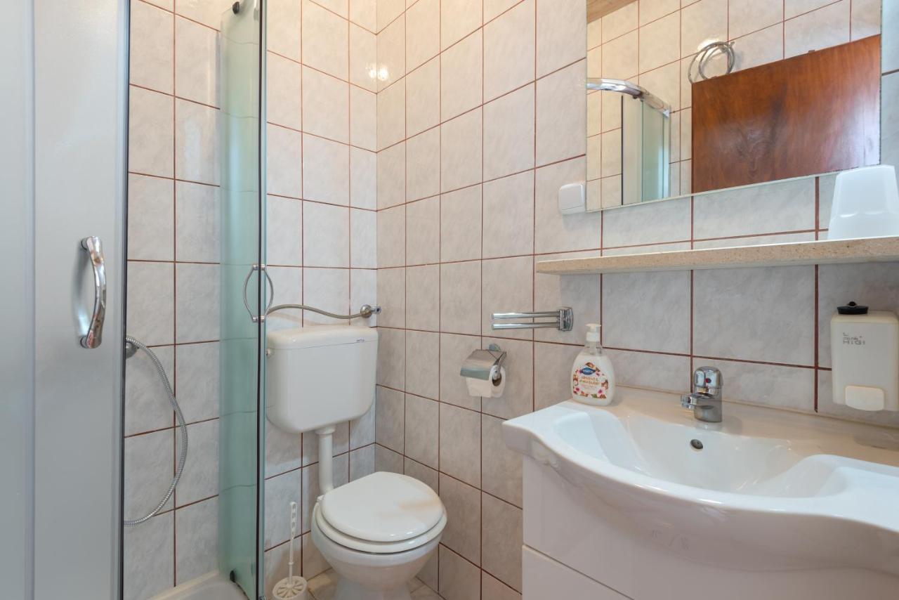 Apartments By The Sea Jelsa, Hvar - 11319 젤사 외부 사진