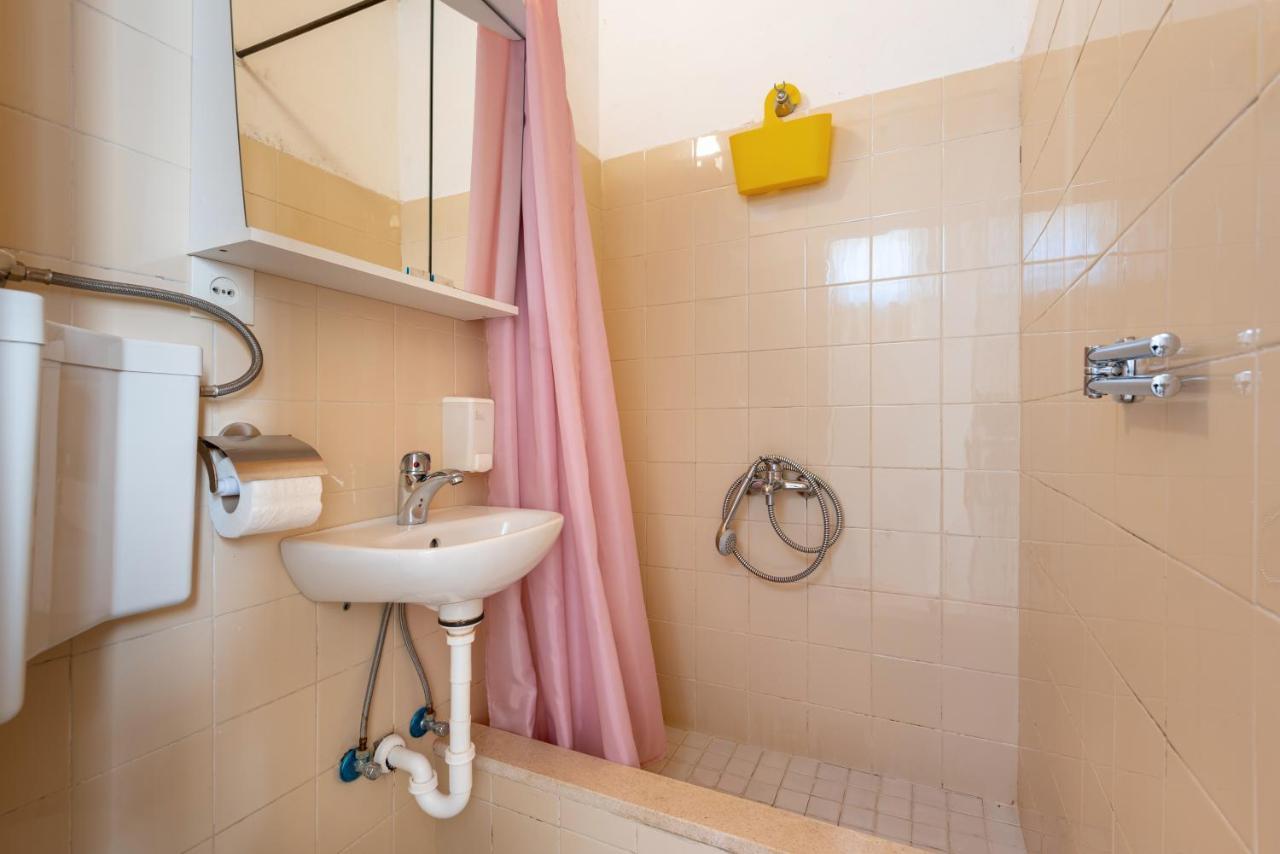 Apartments By The Sea Jelsa, Hvar - 11319 젤사 외부 사진