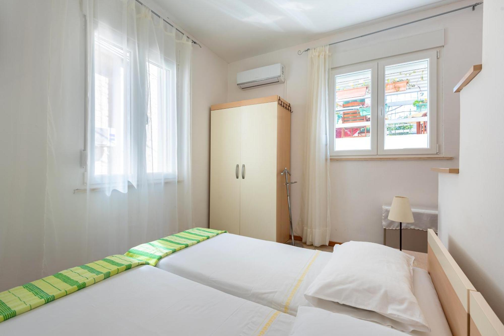 Apartments By The Sea Jelsa, Hvar - 11319 젤사 객실 사진
